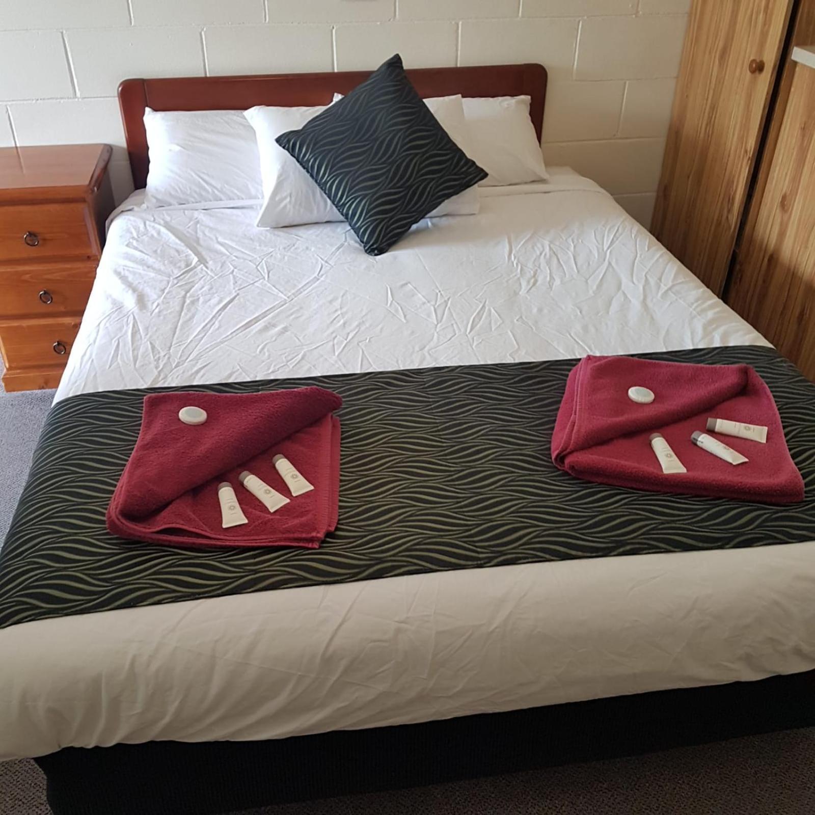 Golden Peak Motel Peakhill Peak Hill Esterno foto