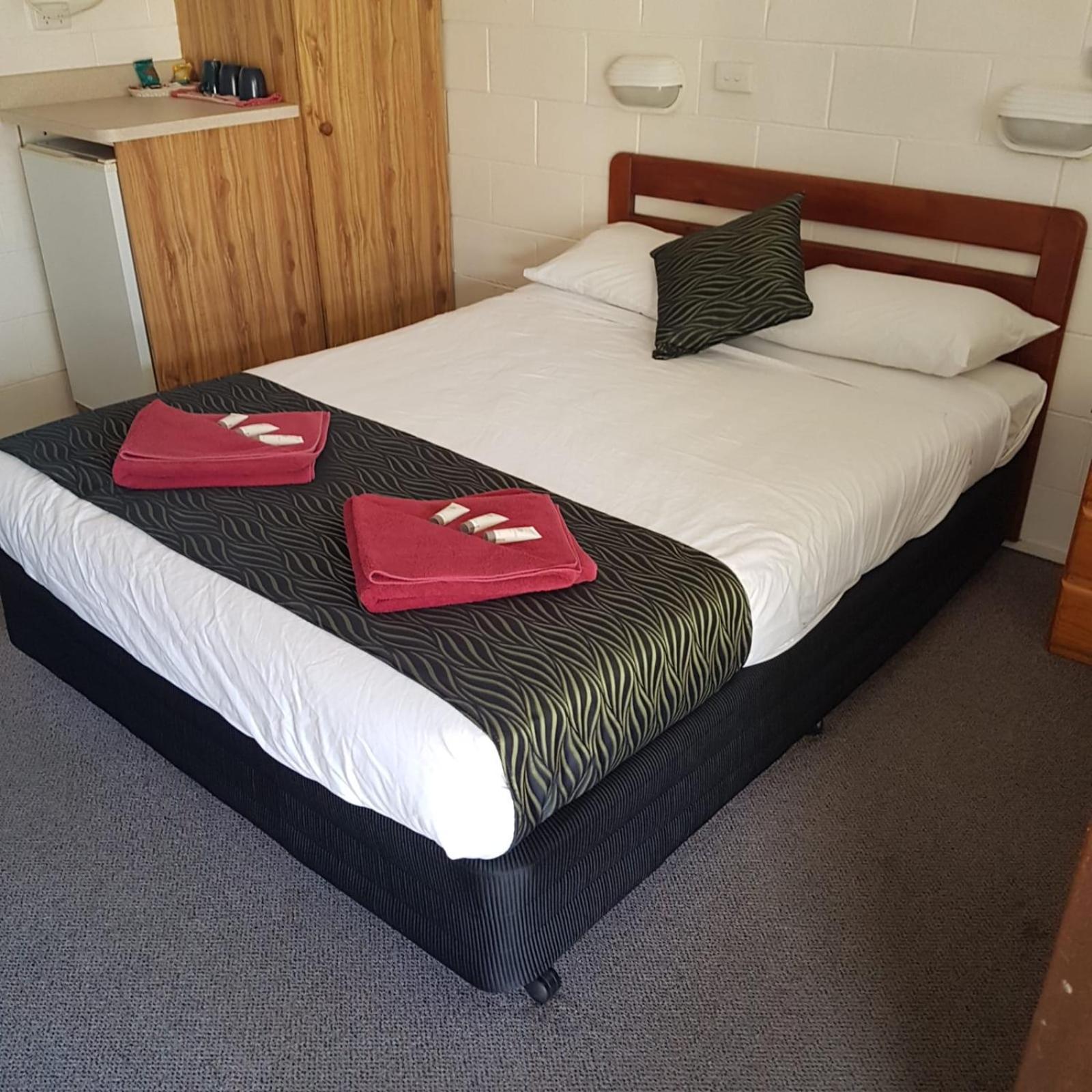 Golden Peak Motel Peakhill Peak Hill Esterno foto