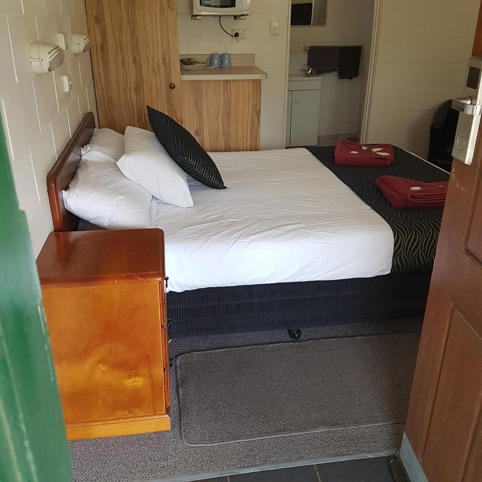 Golden Peak Motel Peakhill Peak Hill Esterno foto