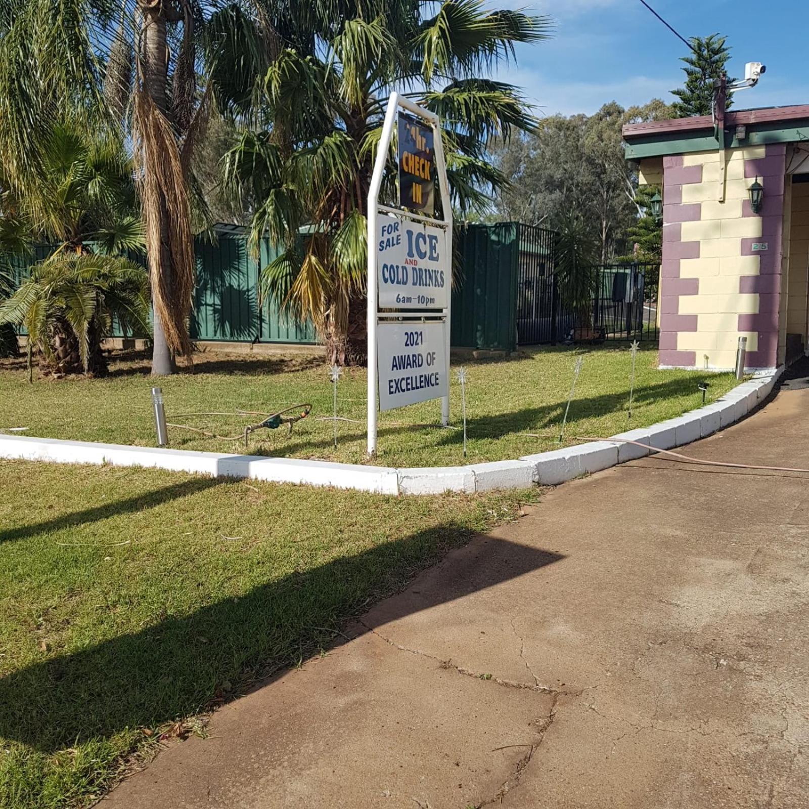 Golden Peak Motel Peakhill Peak Hill Esterno foto