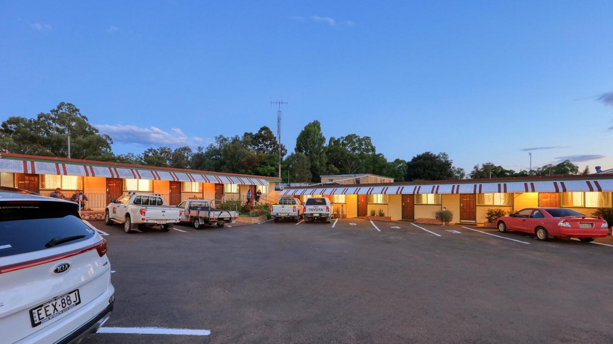 Golden Peak Motel Peakhill Peak Hill Esterno foto